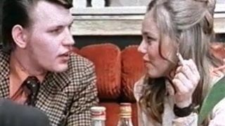 Пары обменялись партнерами и при дались душераздирающему сексу во все отверстия в гостиной