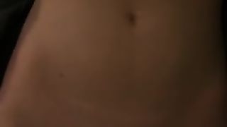 Парень оттрахал подружку в аккуратную писю пальцами и снял это на телефон