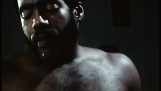 Рыжая девка трахнулась с негром в узкую мохнатку и отдала своего мужа его жене