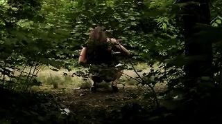 Мужик похитил в парке красивую девушку и жестоко выебал её хуем и большим дилдо